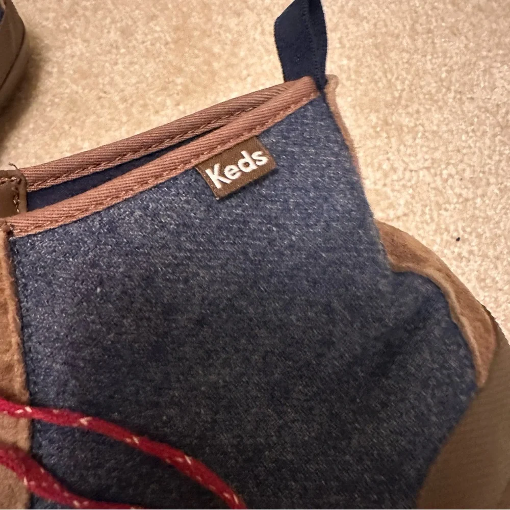 ⭐️ Keds 9.5 Denim and Suede High-Top Sneakers with Red Laces - Picture 6 of 8